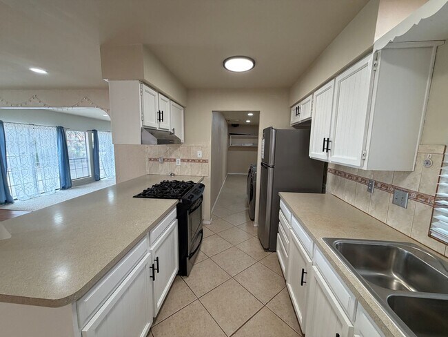 Building Photo - 3 Bedroom Updated Home Available Near Montano Rd NW & Unser Blvd NW!