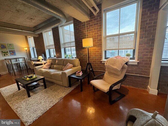 Building Photo - 916 G St NW