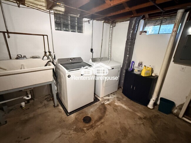 Building Photo - 840 Park Ave