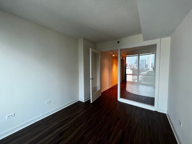 Building Photo - 1250 S Michigan Ave