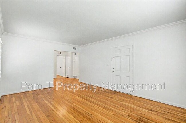 Building Photo - 736 E 45th St