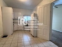 Building Photo - Charming 1BR Apartment in Historic Vine Neighborhood – Close to Downtown & Bronson