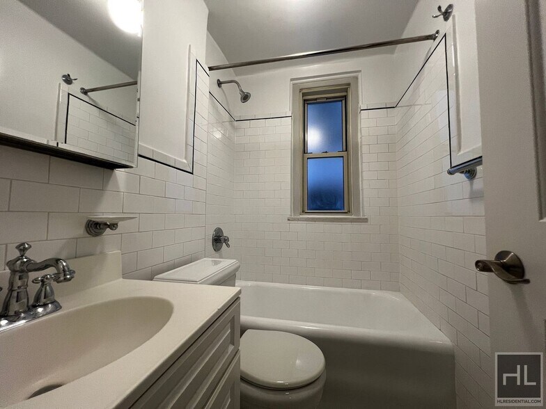 Building Photo - EAST 10 STREET