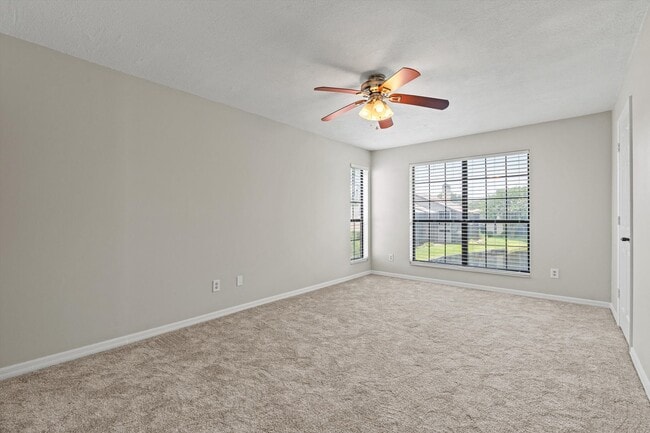 Building Photo - Beautiful Condo