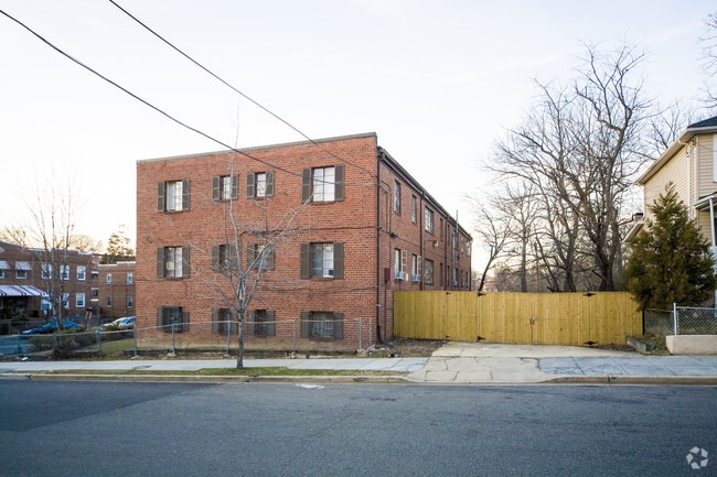 Building Photo - 405 Division Ave NE