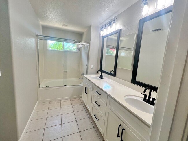 Building Photo - 649 Garden Park Dr