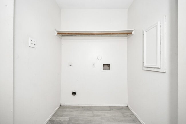 Building Photo - 10217 Teneha Dr