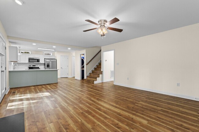 Building Photo - 4 Bedroom 2.5 Bathroom located in Creeks Edge