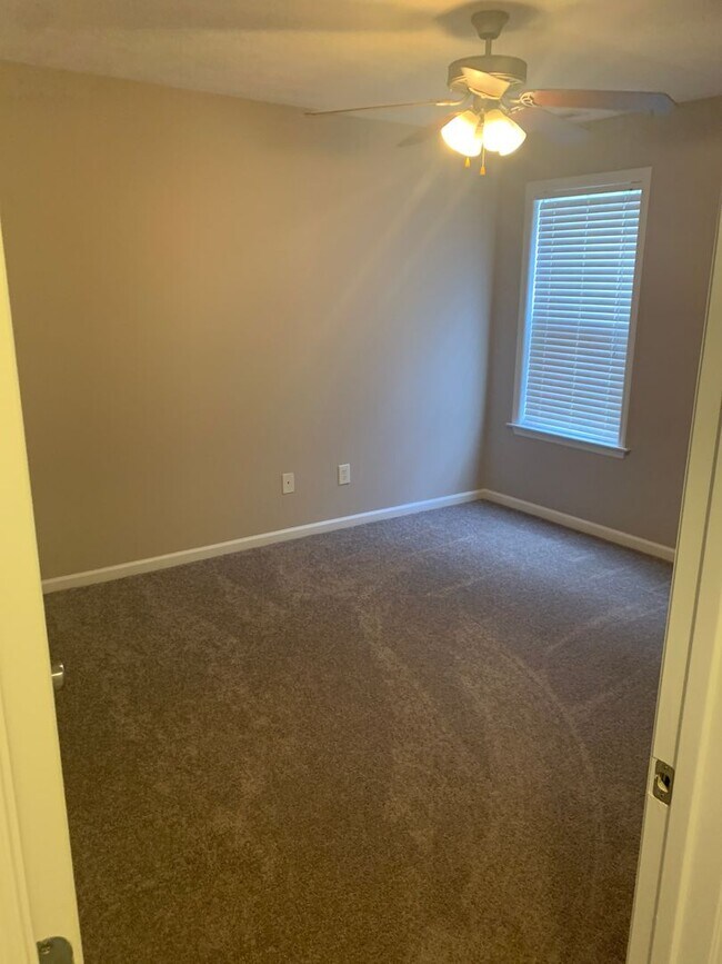 Building Photo - 6216 Castlebrooke Ln