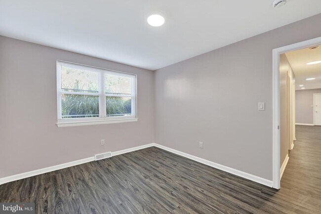 Building Photo - 4411 Falls Bridge Dr