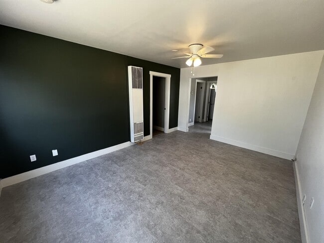 Building Photo - 952 Steffanich Dr