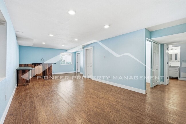 Building Photo - 333 Sanders Cir