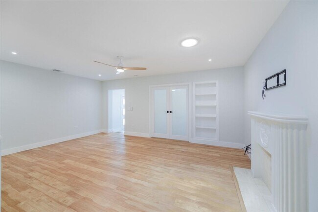 Building Photo - 810 81st St