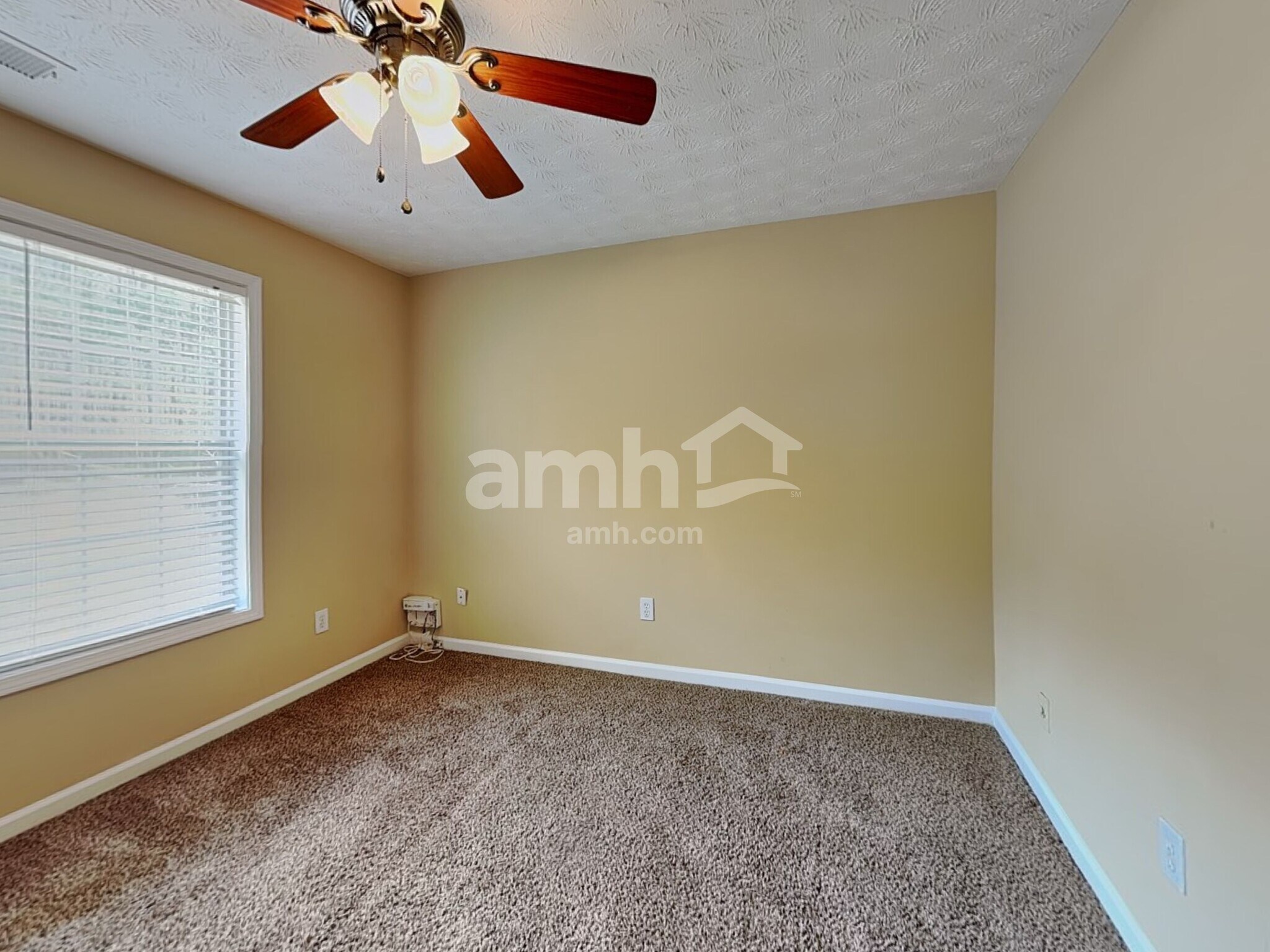 Building Photo - 2041 Vintage Oaks Dr