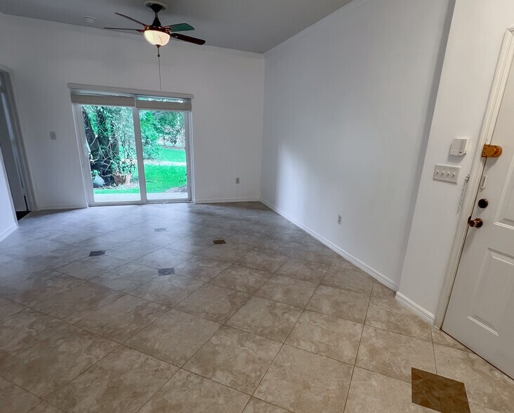 Building Photo - 2900 Crestwood Ter