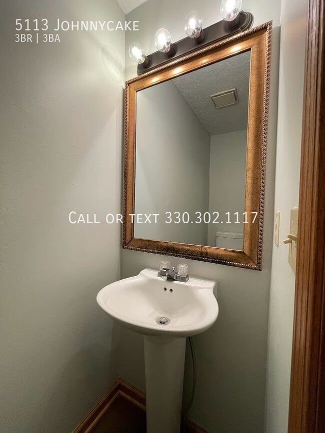 Building Photo - Three bedroom three bathroom duplex for rent