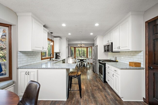 Building Photo - Stunning Remodeled 4BR Home w/ Pond View &...