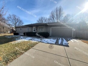Building Photo - Beautiful Ranch Home in Shawnee-Available in SEPTEMBER!!!