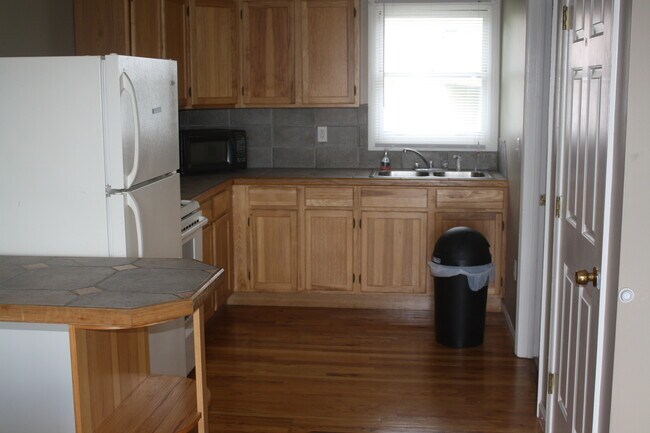 Building Photo - 203 E College Ave