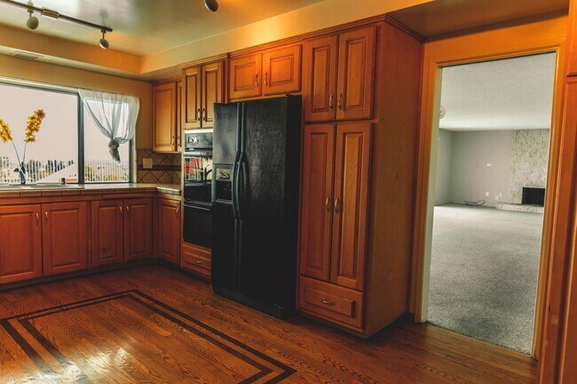 Building Photo - Los Feliz/Hollywood Hills AMAZING 6 Bed/4 Bath/Pool Luxury Home for Lease!