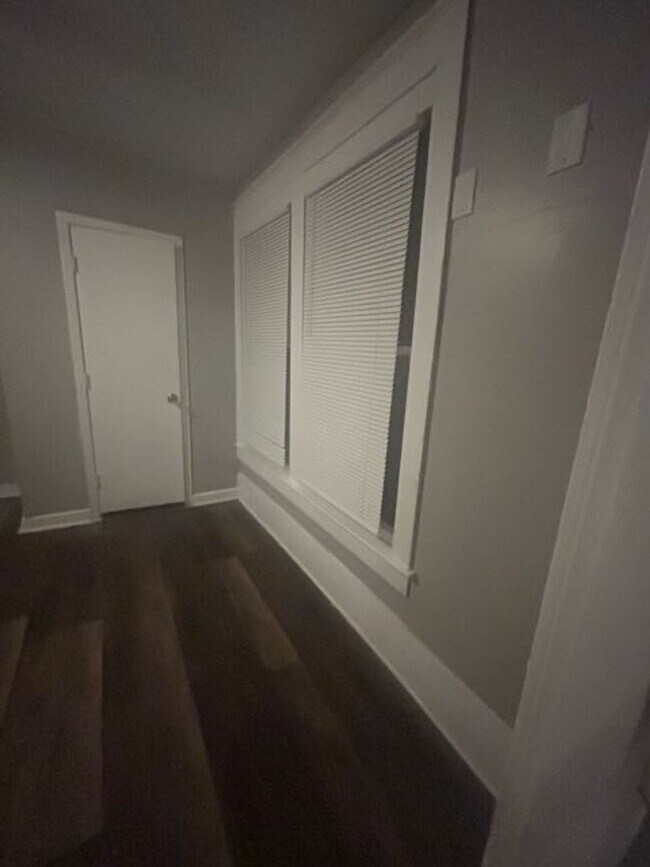 Building Photo - 350 W Waco Ave