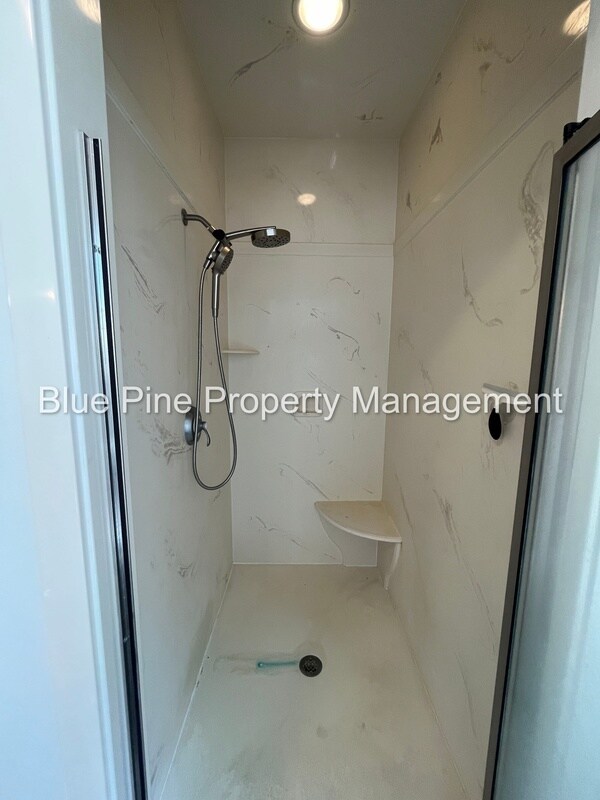 Building Photo - 8426 S Black Hawk Dr