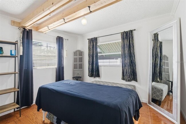 Building Photo - 2039 Pine Ridge Dr