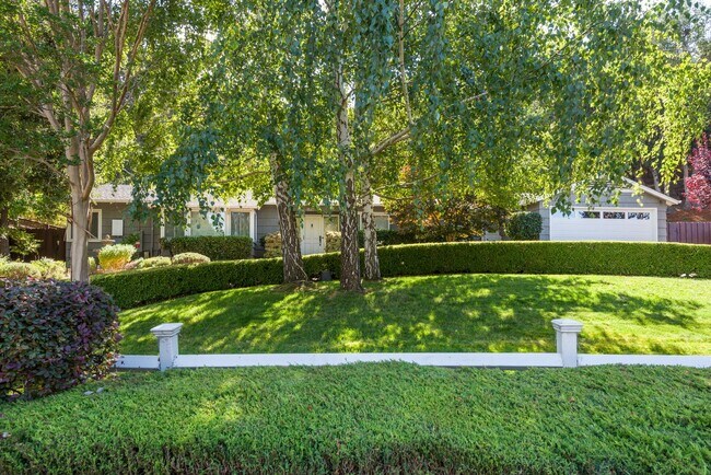 Primary Photo - Custom Remodeled Ranch Home in Park-like S...
