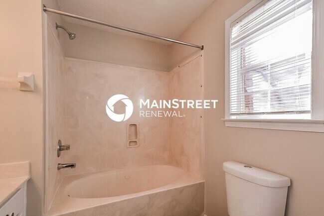 Building Photo - 3 Bedroom Pet-Friendly Home in Memphis, TN with Main Street Renewal