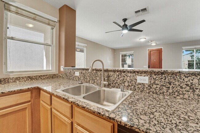 Building Photo - Stunning 3-bedroom, 2.5-bathroom home in t...