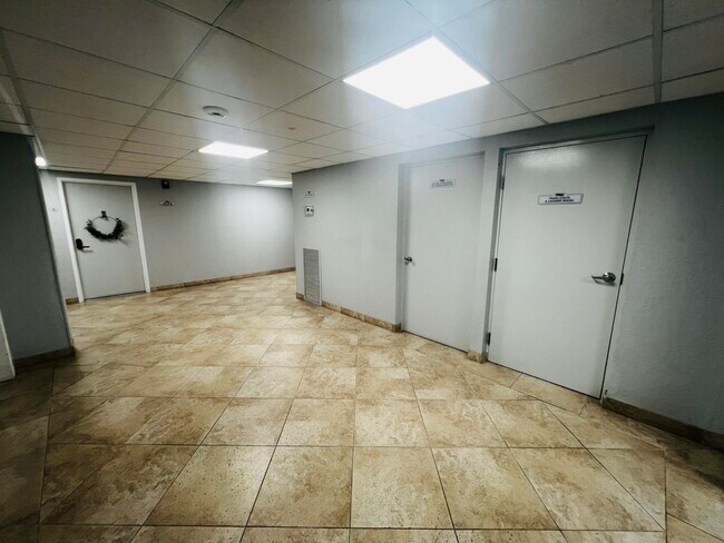 Building Photo - 1000 River Reach Dr