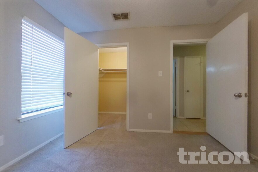 Building Photo - 6321 Macarthur Dr
