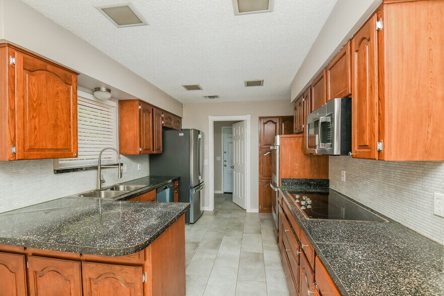 Building Photo - 1307 Brookfield Ln
