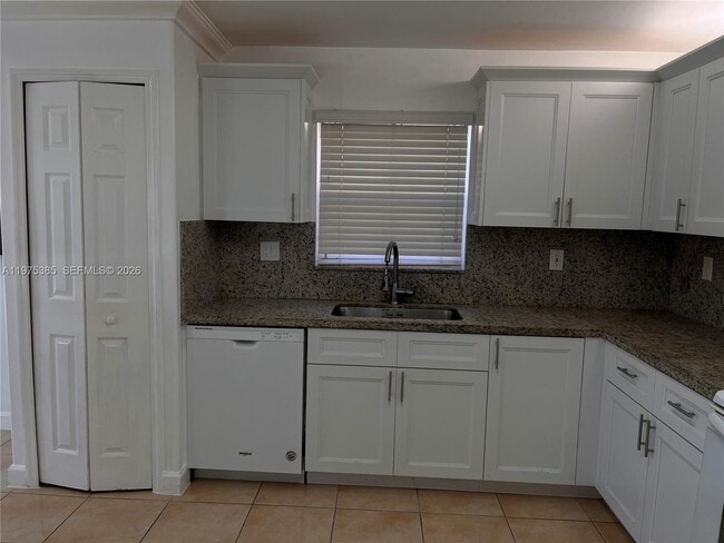 Building Photo - 9414 SW 164th Ct