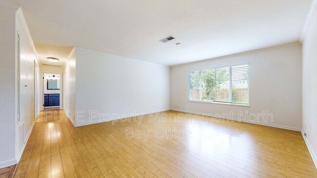 Building Photo - 3225 Meadow Glen Dr
