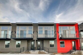 Building Photo - Skyland Townhome just outside of Downtown!...