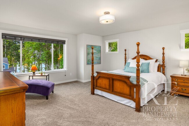 Building Photo - 1762 NE Crystallia Ct