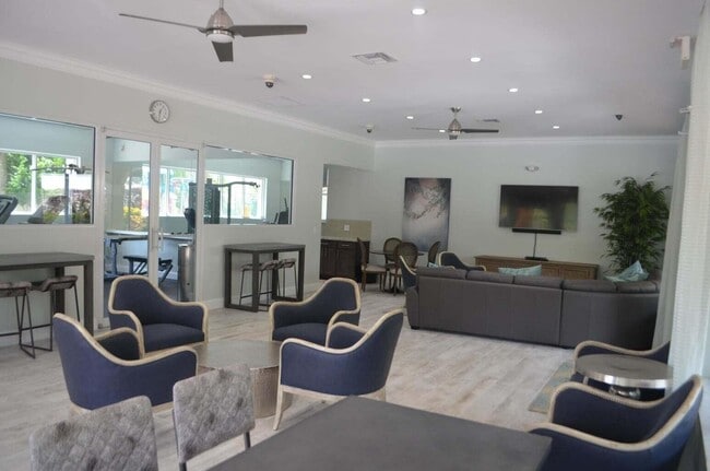 Building Photo - 9368 Fox Trot Ln