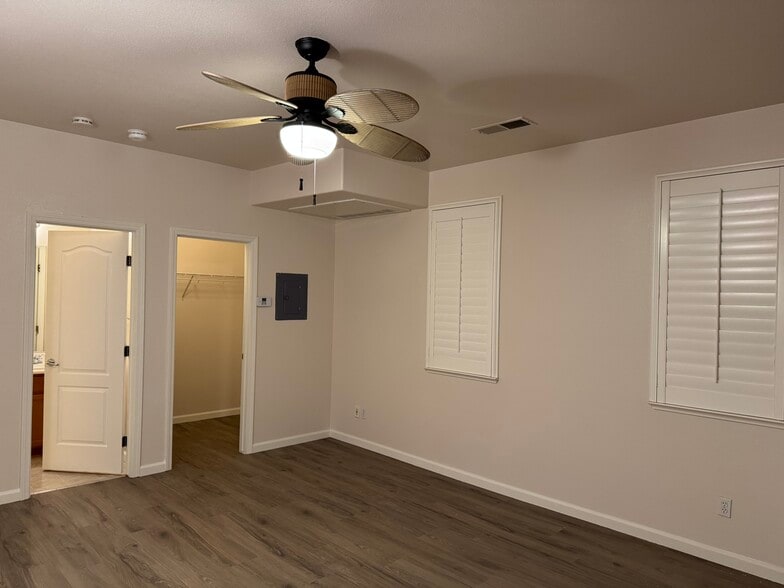 Building Photo - 606 Leah Ln