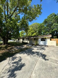 Building Photo - 3 bedroom in Jacksonville FL 32208