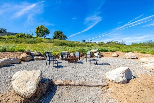 Building Photo - 1720 Vista Del Lago