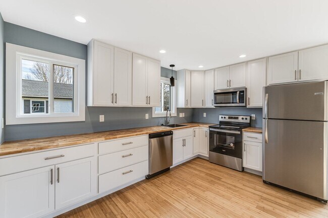 Building Photo - Newly-Built 2-Bedroom Home in Woodfin/Nort...