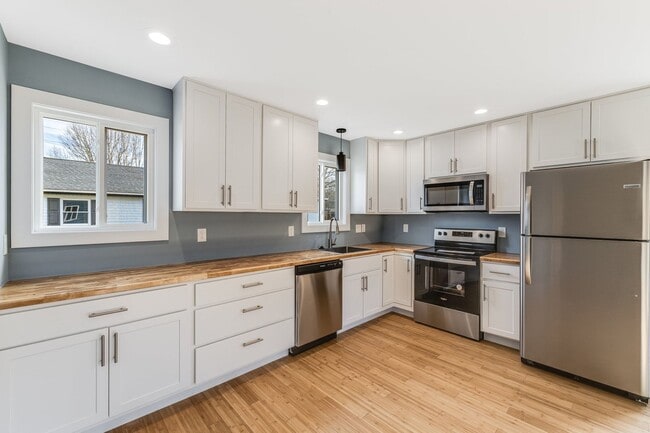 Building Photo - Newly Built Two-Story Home in North Asheville