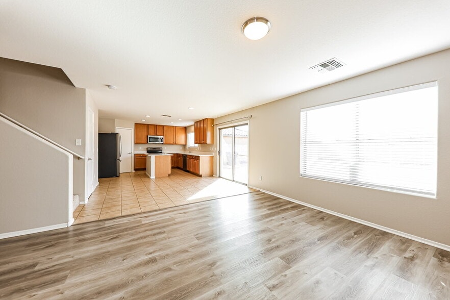 Building Photo - 973 E Doris St