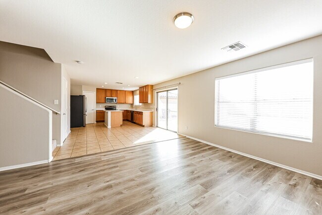 Building Photo - 973 E Doris St