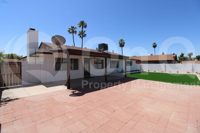 Building Photo - 1816 E Oxford Dr