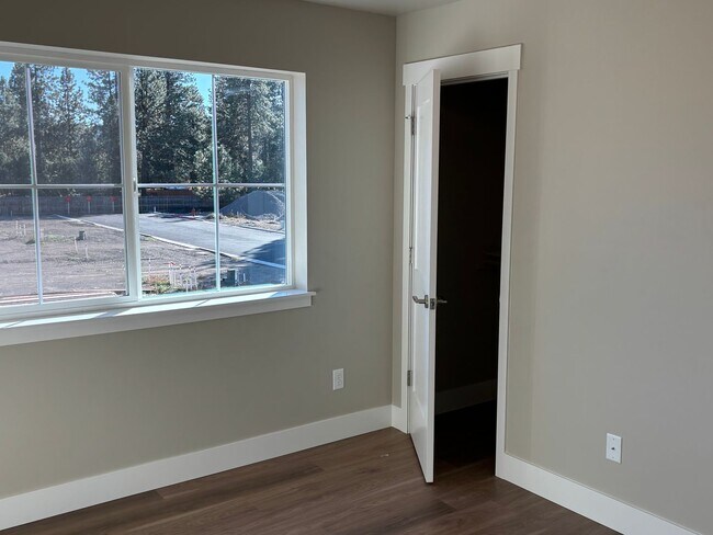 Building Photo - 63286 NW Ski Ln