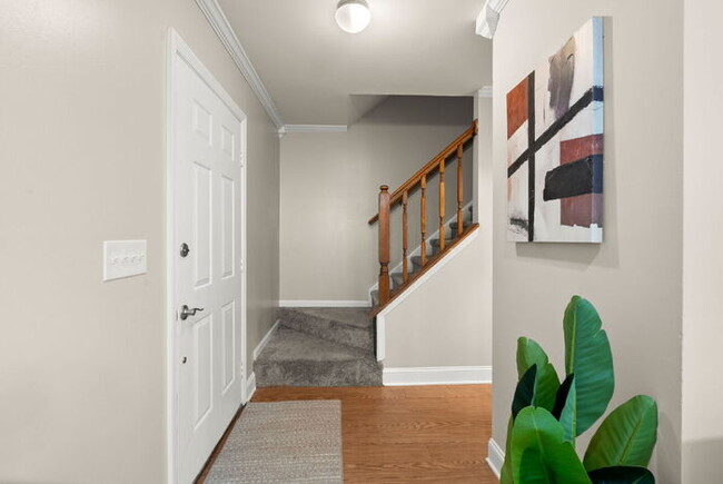 Building Photo - 2028 Wild Flower Ln
