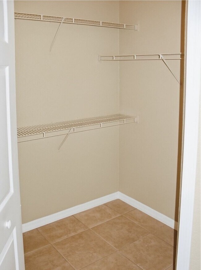 Building Photo - 2/2 Upgraded Spacious Condo in Park Central, Millenia area