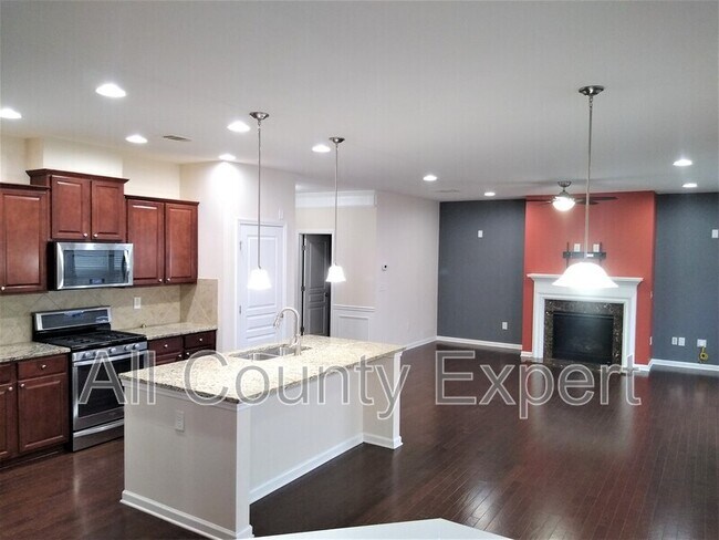 Building Photo - 635 Glenish CT